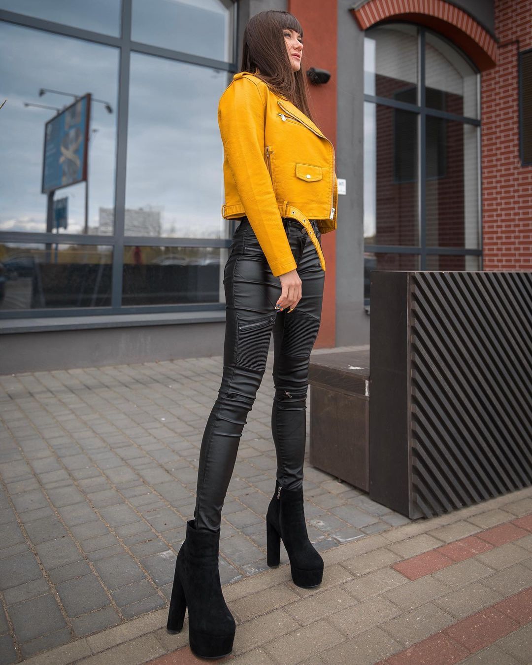 Sarah, la brune tatouée de Forbach, cherche un plan coquin pour des nuits intenses Sarah - rencontre-Forbach