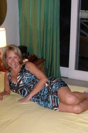 Libre, tonique, curieuse Hélène - rencontre-Cougar-Clermont-Ferrand