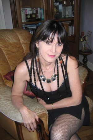 Je viens de ranger la vaisselle, maintenant j’ai envie de me faire baiser Nathalie - rencontre-MILF-Angers