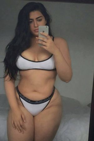 Y’a des soirs où une meuf relit ses vieux messages… et ça lui donne des idées Carla - rencontre-Cougar-Aubervilliers