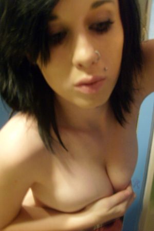 Célibataire en mode découverte! Lina - rencontre-Beurette-Montreuil