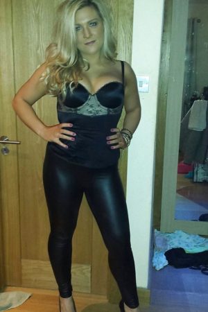 Gourmande de salopes Fanny - rencontre-Cougar-Calais