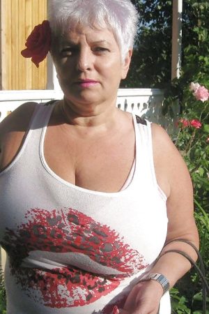 Envie de nouveauté à Rueil Zohra - rencontre-Cougar-Rueil-Malmaison