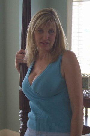 Aurora - rencontre-Milf-Orléans