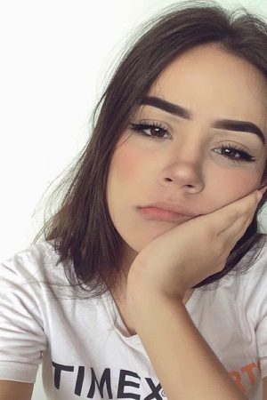 Curieuse de ce que t’as entre les jambes Élise - rencontre-Teen-Nîmes