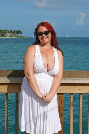 Je suis affamée, vous pouvez m’aider ? Lauren - rencontre-Milf-Angers